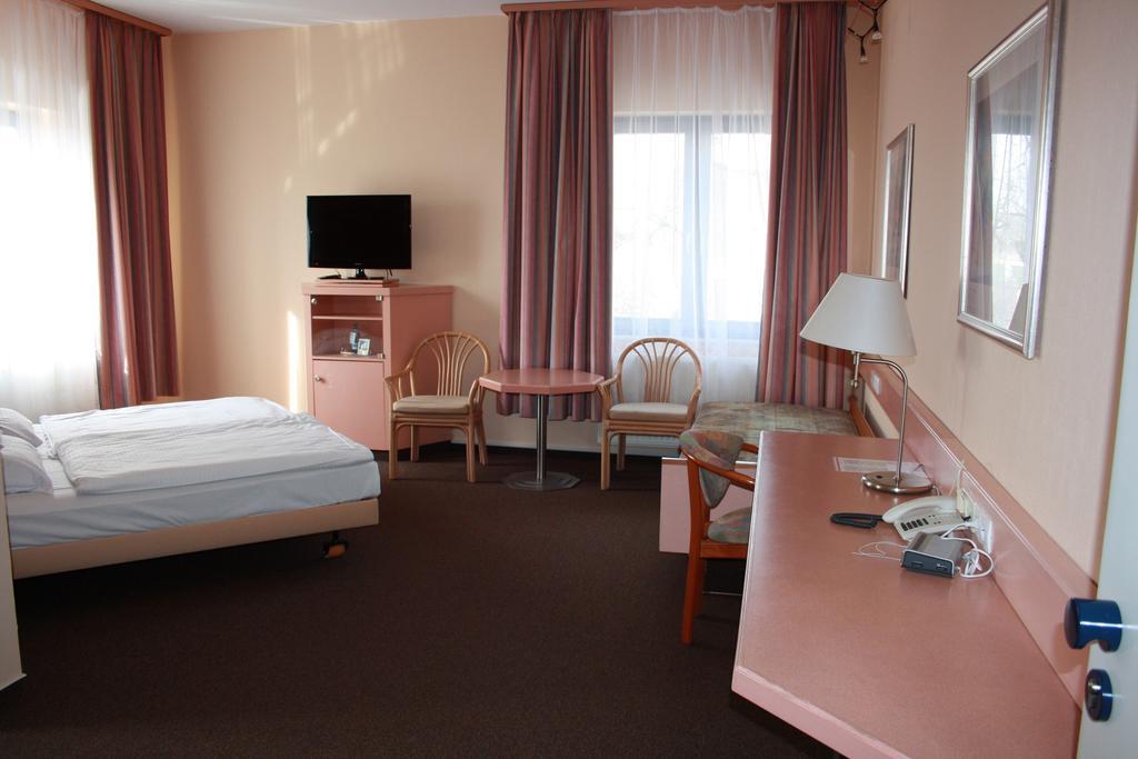 Hotel Christinenhof Garni - Bed & Breakfast Gadebusch Exterior foto