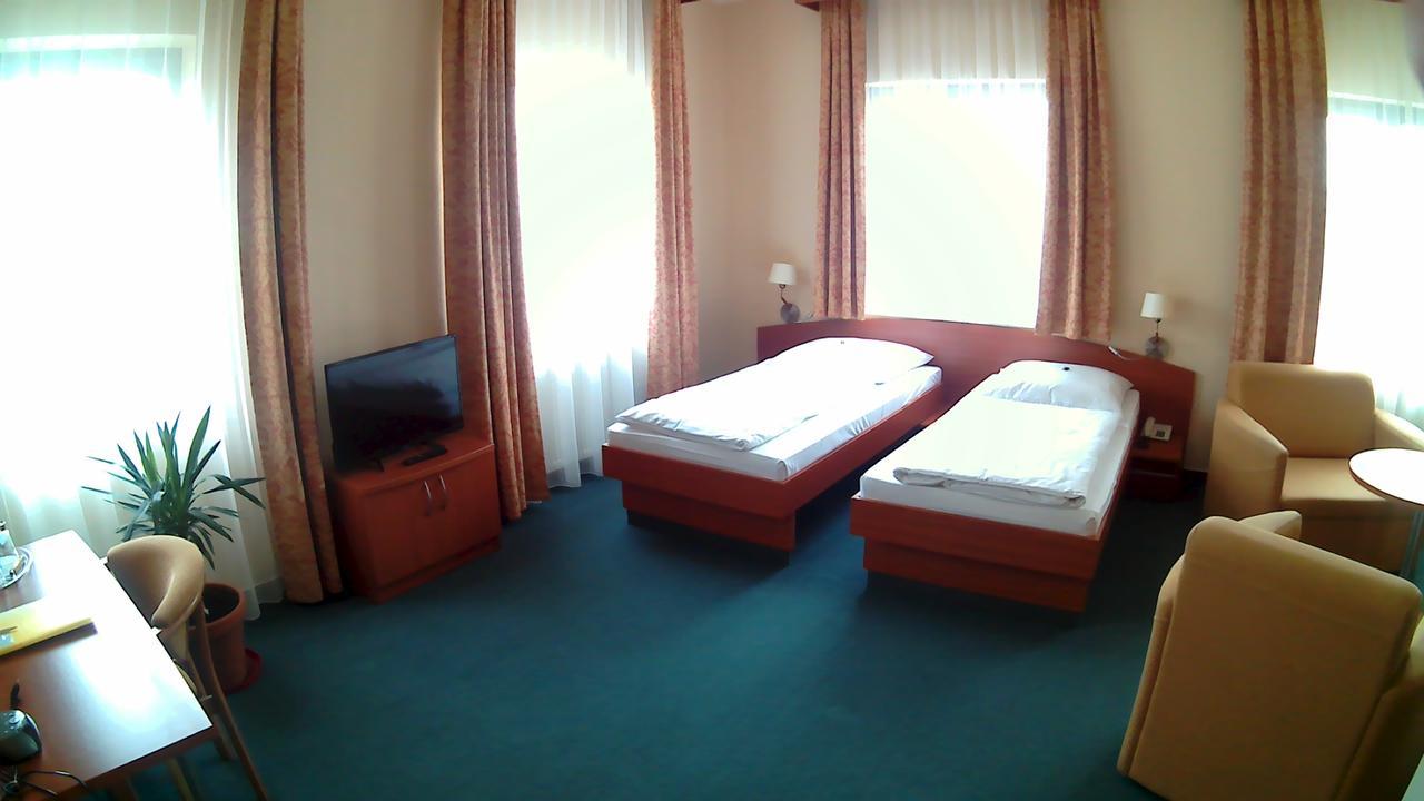 Hotel Christinenhof Garni - Bed & Breakfast Gadebusch Exterior foto