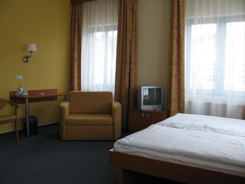 Hotel Christinenhof Garni - Bed & Breakfast Gadebusch Exterior foto